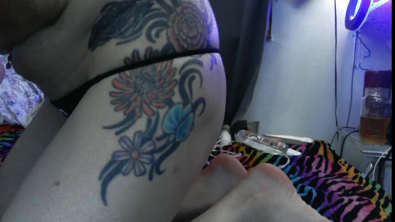 Zoey Portland搖晃她的屁股