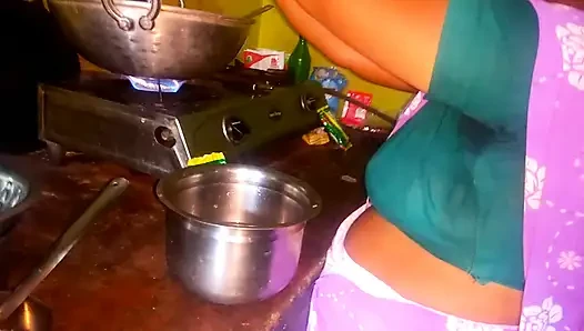 Bu guru tamil lagi asik di ruangan dapur pakai handjop hasband
