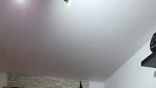 Reife domina dehnt subs klaffenden arsch mit pulsierendem strapon