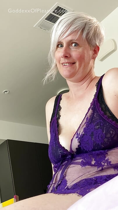 Mom's Best Friend Tells You to Cum - HOT MILF JOI COUNTDOWN
