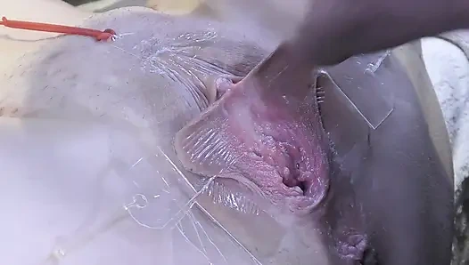 3 Yalayan Vagina, Çok Yakın Olmayan Yerlerde