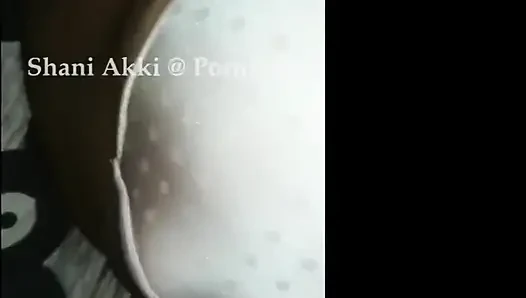Cewek sri lanka dengan memek berbulu dientot habis-habisan di malam hari