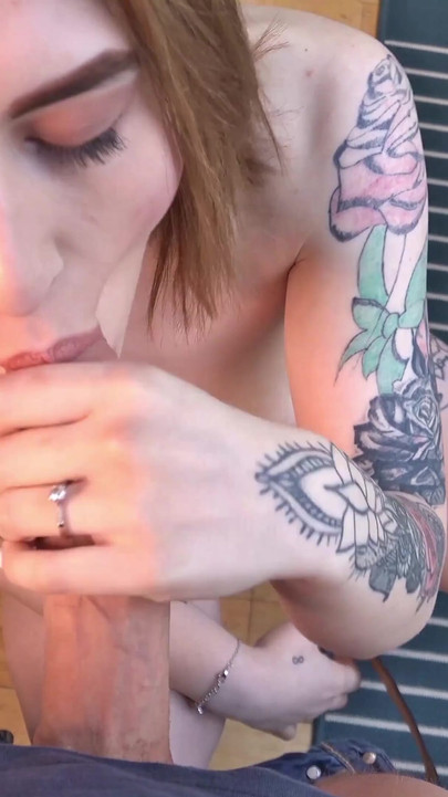 Kihagyhatatlan pillanat a "GERMAN SCOUT - Ginger Teen Mia Talk to Fuck at Model Job" című filmből