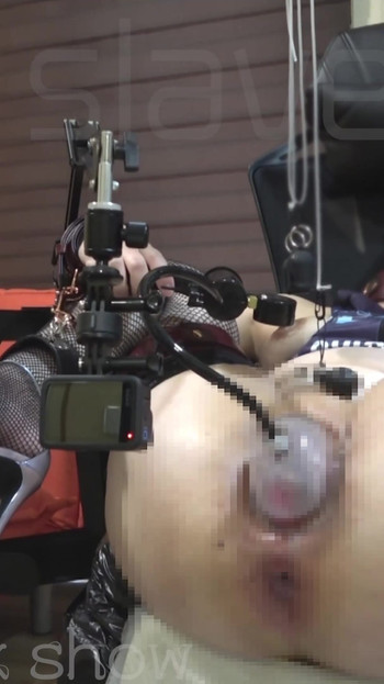Un momento potente da "Kinky Slavedoll R.008 Figa aspirapolvere... Anale che squirta con un dildo... Succo che accumula nella tazza. (completo"