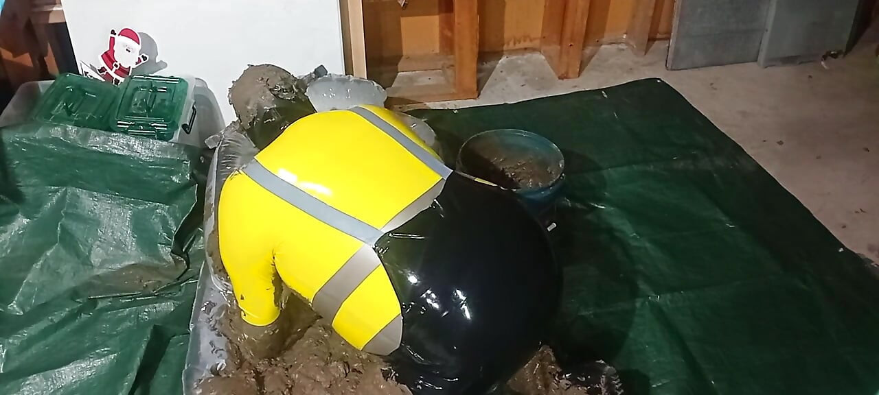 Látex biohazard drone frotando lodo