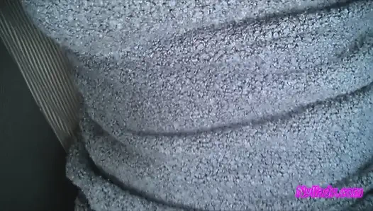 Nylladys Footjob zu Schaltung und Rad in gemusterter strumpfhose