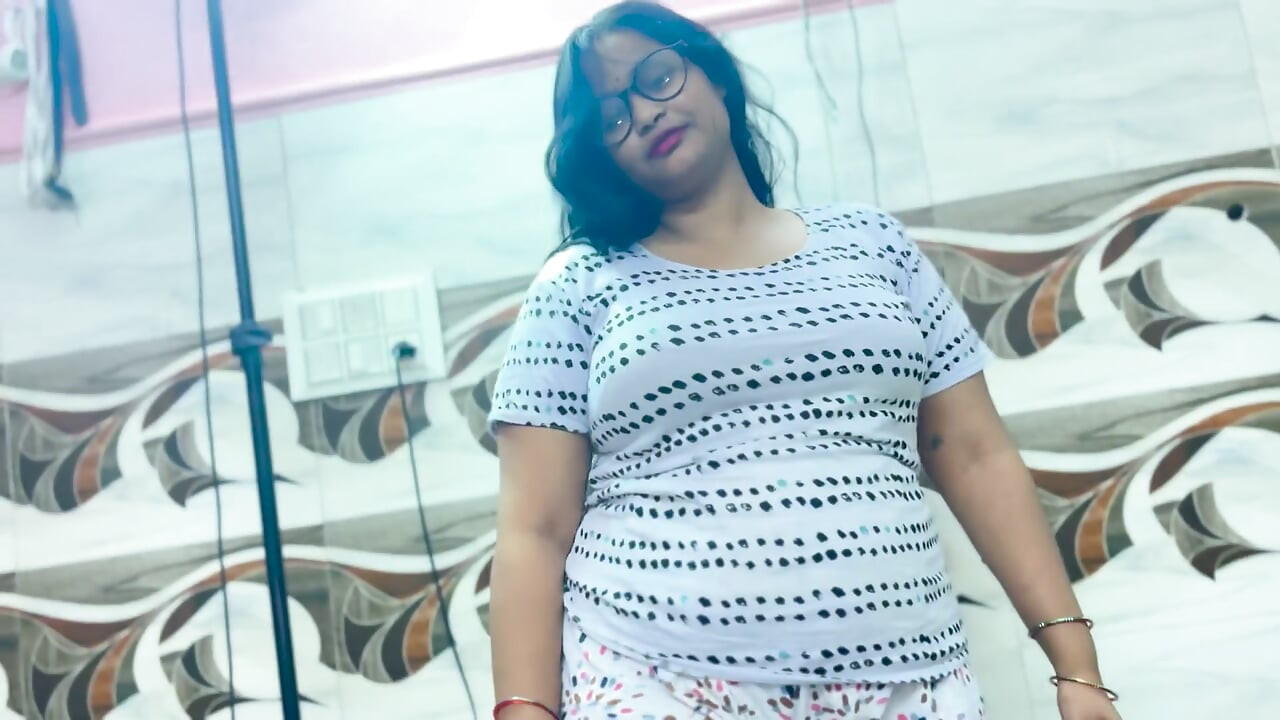 Booked Desi Hot Girl Came Home and Had a Hard in Hindi