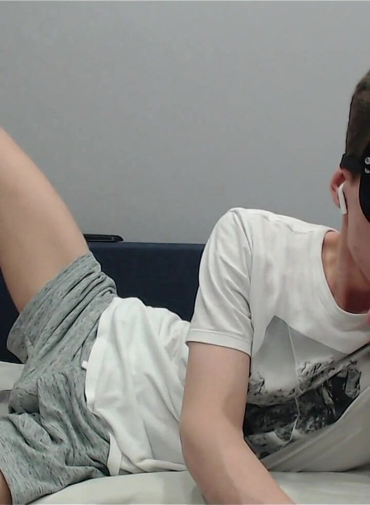 Wanking on Abs and Watching Porn