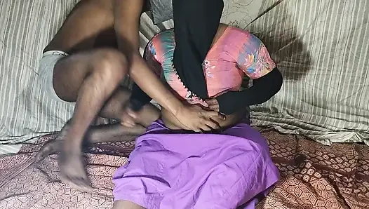 Hintli köylü romantik çift sert seks yapıyor