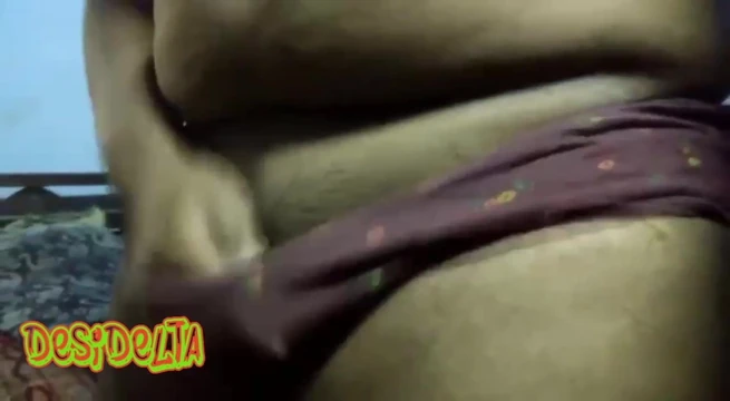 Desi sexy babes masturbate in her panty