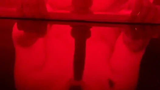 Милфа-толстушка глубоко заглатывает дилдо, грязное видео от первого лица