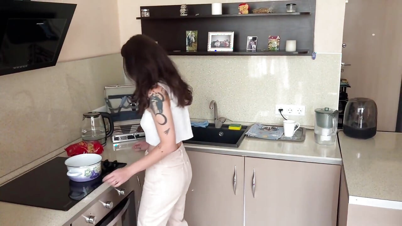 The Bald Man Fucked the Tattooed Woman in the Kitchen and Cummed in Her Mouth