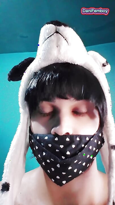 Slatki 18-godišnji femboy ima seks sa susjedom