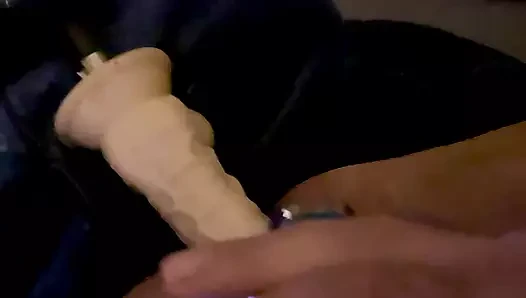 Sikiş makinesi kadın kılıklı