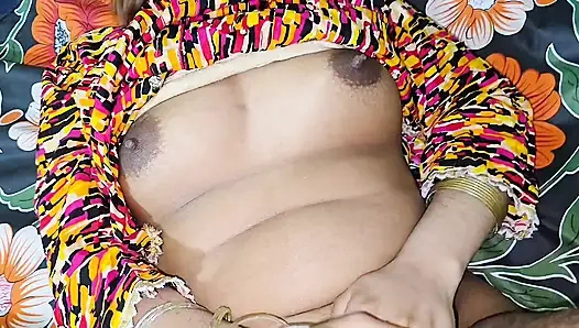 Pembantu semok ini suka banget memeknya dicrot di dalam