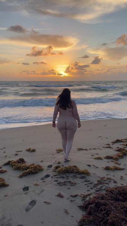 Thick Wife Naked On the Beach