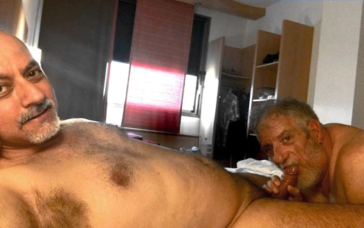 Daddy Chris'e hizmet ediliyor