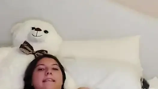 Anal Virgin Using Plug Dildo Till She Cums!