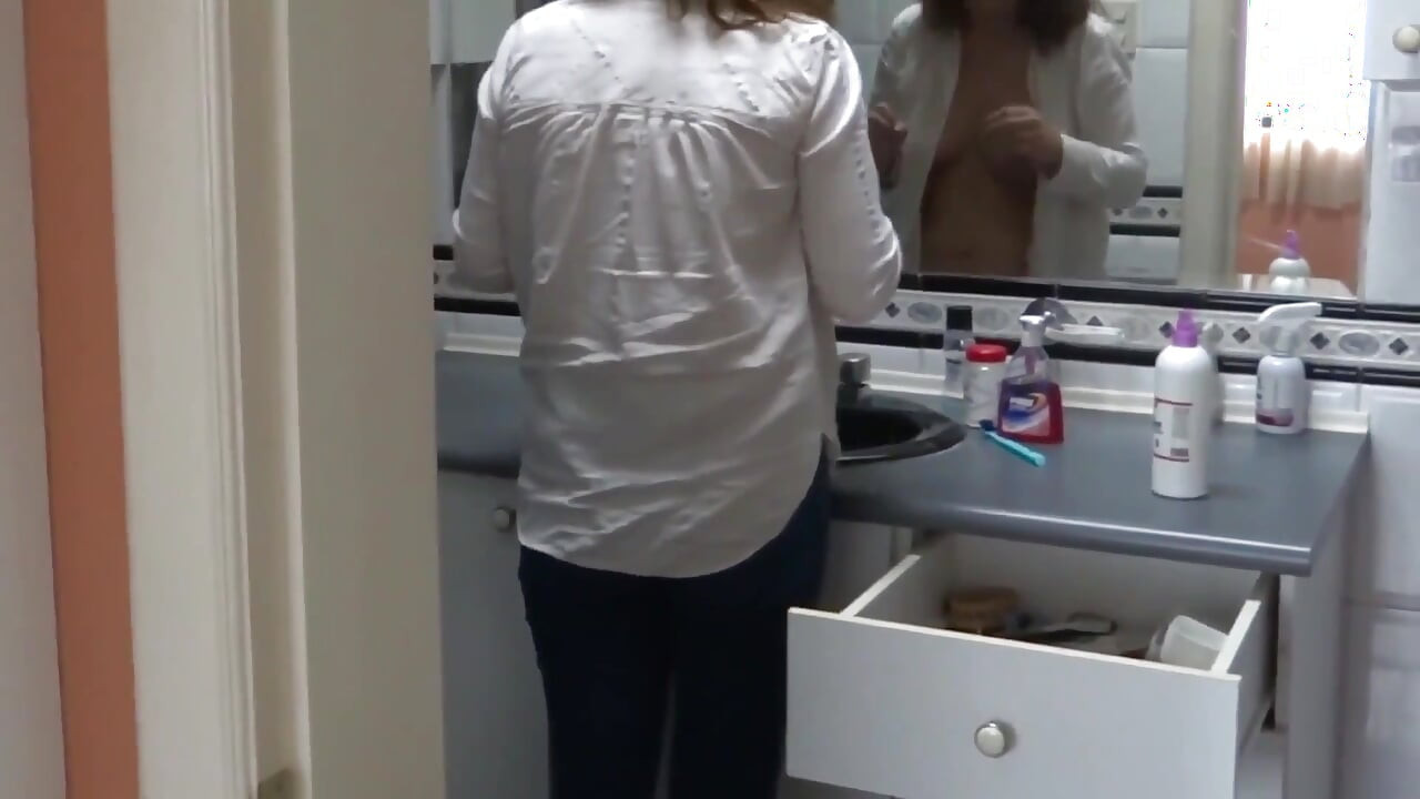 My sister-in-law loves showing off while she asks me to show her my cock and jerk off