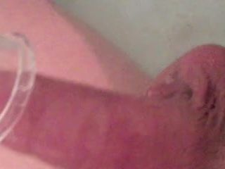 Éjaculation en pompant dans la baignoire