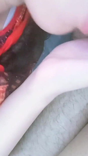 Morate vidjeti trenutak iz "Svršavanje pokćerke Savršena pušačica kurca me žestoko pojebala u usta"