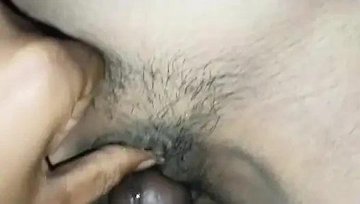 Новоли семейная пара развлекается