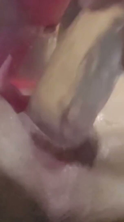Futai cu dildo translucid în prim-plan | Clip 1