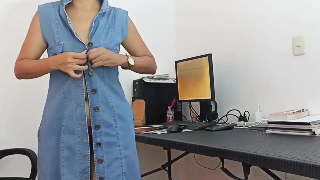我要你从后面挤压我，不放手，一次又一次地用你的坚硬鸡巴插入我，多么美味。我喜欢