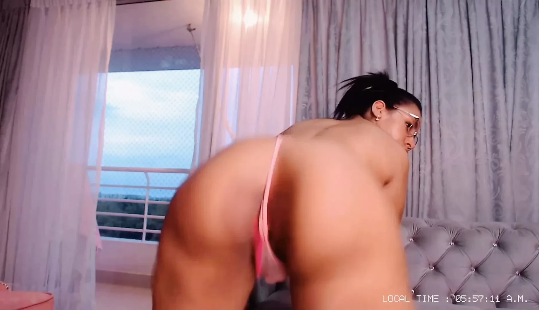 Super big ass Shaking