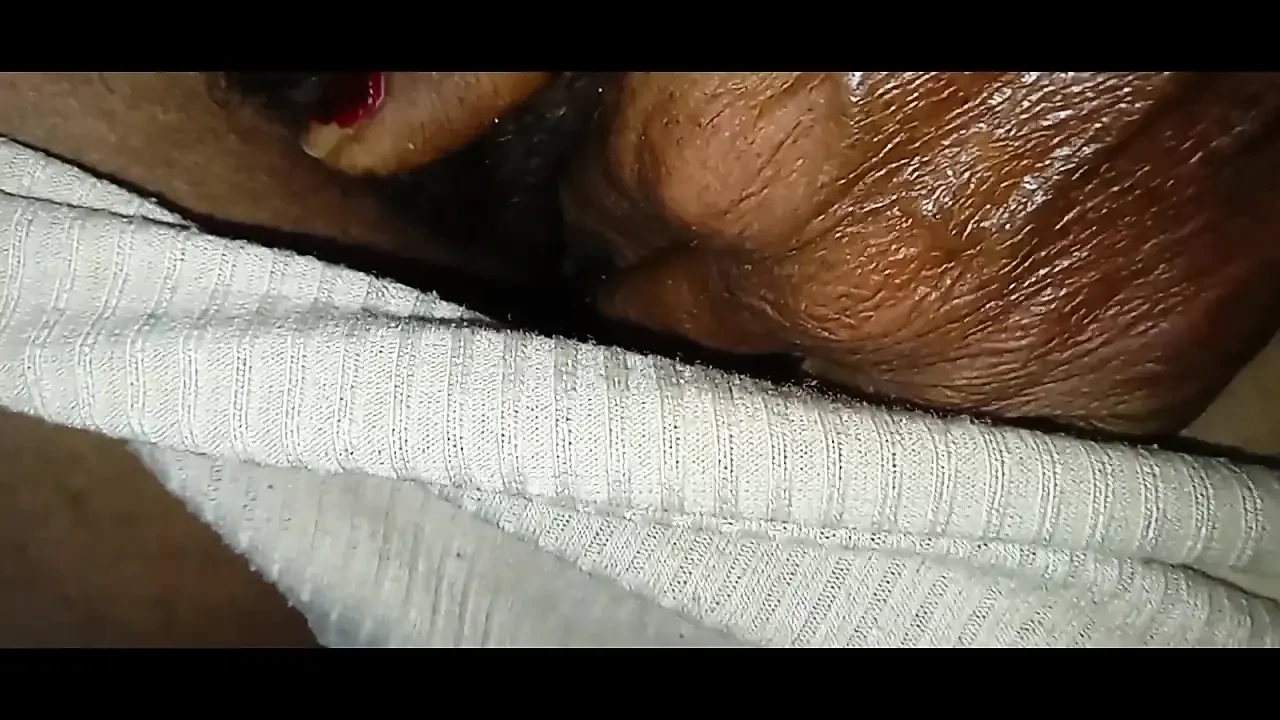 Desi aunty ko Apne room per bulakar chudai Kiya doggy style Mein