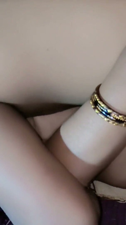 Pati shaadi se pahle kunvaari bhaartiy desi bhaabhi ko itni jor se chodta hai aur us par viry daalta hai | klip 3