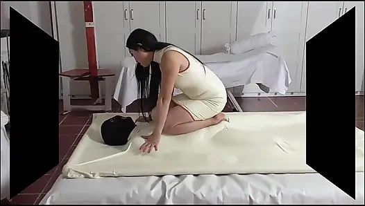 Gagging Martyrdom in Vacuum Bed!