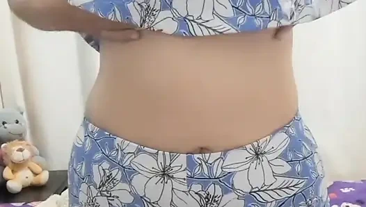 18 yaşındaki üniversiteli kız bahsi kaybediyor ve bana göğüslerini gösteriyor