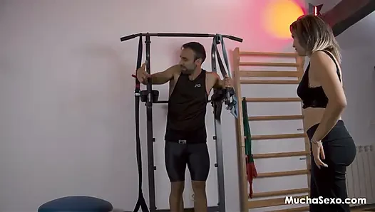 Мой тренер по спортзалю перемотал мне что-то новое сегодня в MuchaSexo