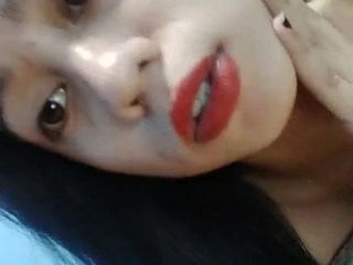 Mijn Filipijnse toont haar tong