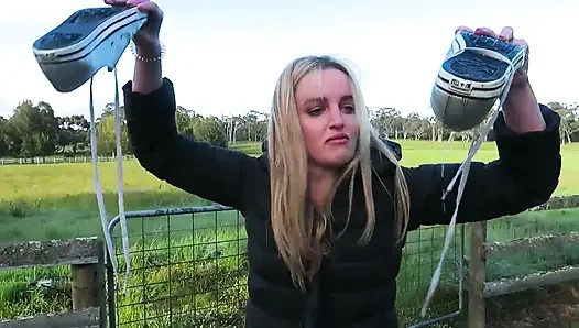 Charlie Forde, Laney Day, Finley Kay, Leo Embers, Caleb Arcane, Mishel Karen'ın rol aldığı eve bağlı sahne arkası