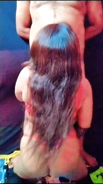 Sonam chupando polla del amigo de su marido