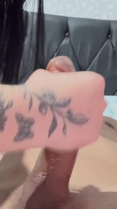 Femme Qui Se Masturbe Son Mari Pour Obtenir Du Sperme Dans Son Cul