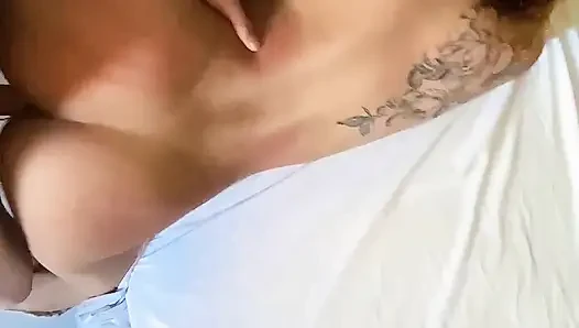 Üvey erkek kardeşim duştan çıktığımı gördü ve bu oldu.