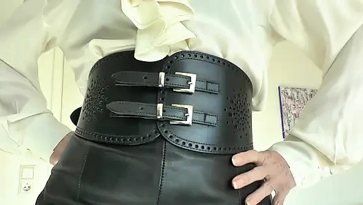 Ikat pinggang ketat lebar bagian 76 lady victoria valente