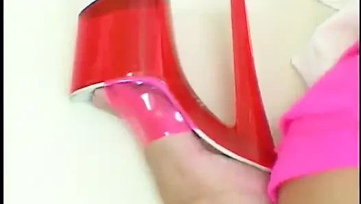 Süße kayla in pink gekleidet wird hardcore gefickt und möpse gesahnt