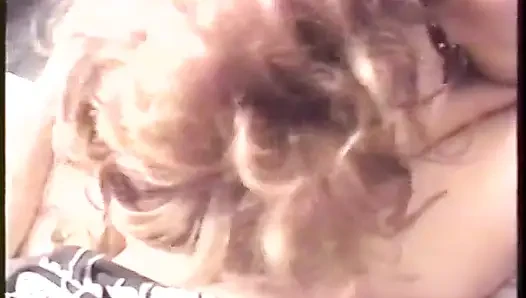 Seksi hatun büyük bir yarakla derinden penetrasyonlu sikişiyor