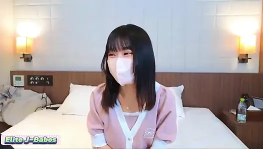 Memek cewek sange ini dicrot sperma hangat setelah dientot habis-habisan sama kontol besar sampai dicrot di dalam