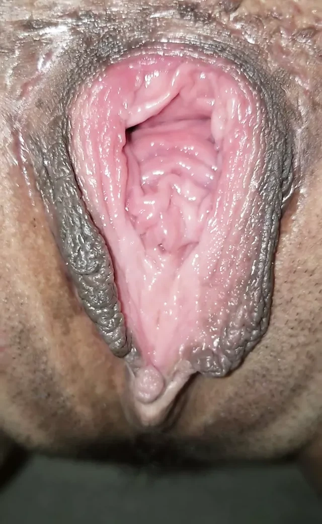 Black lips pussy gaping and queefing