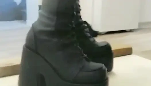 Diz Üstü Botlar Demonia