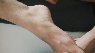 Beaucoup de sperme sur mes pieds sexy