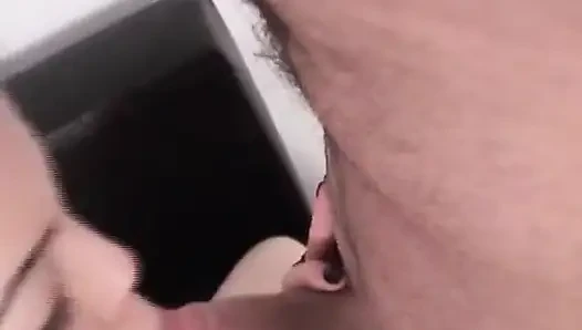 Cewek imut jerman ini nggak sabar dicrot di wajah dan toketnya