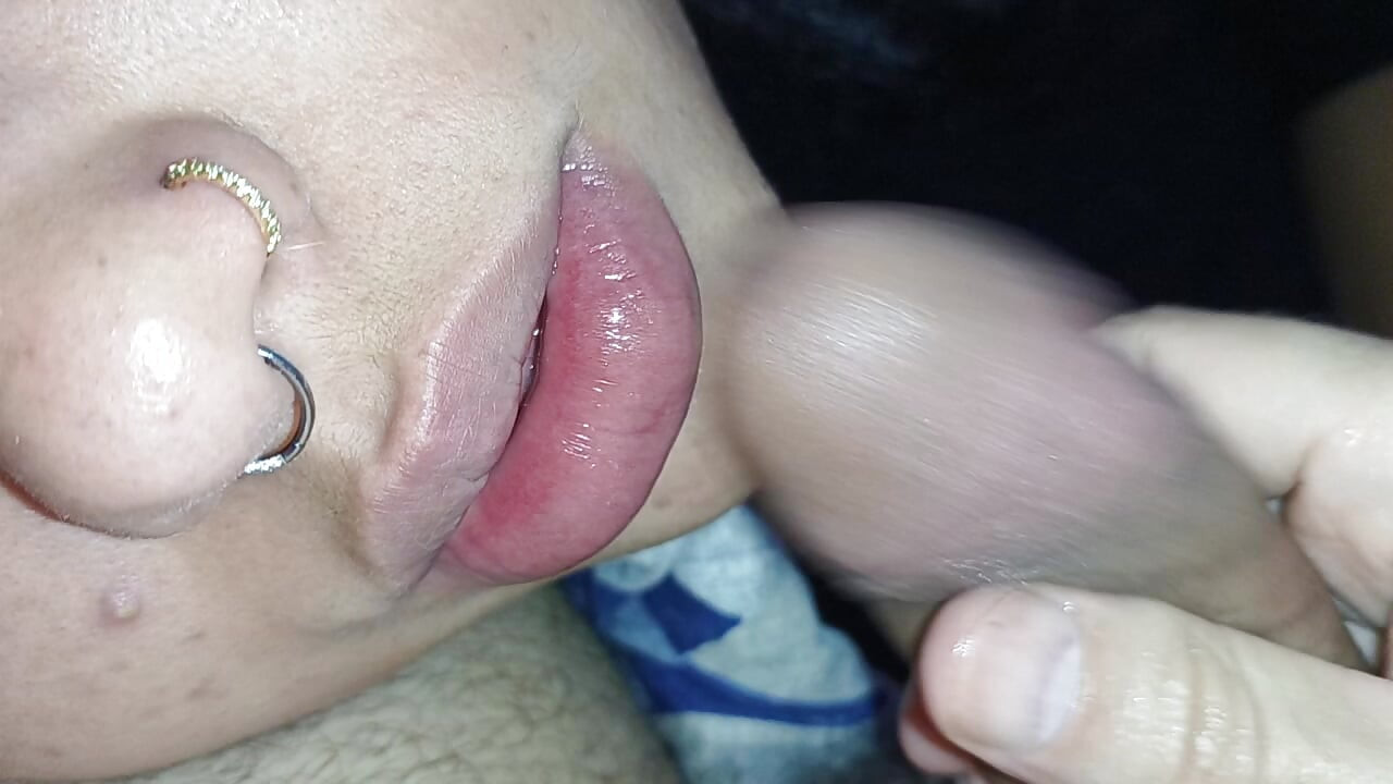 この女の美しい変態顔に大量の精液を塗りつける