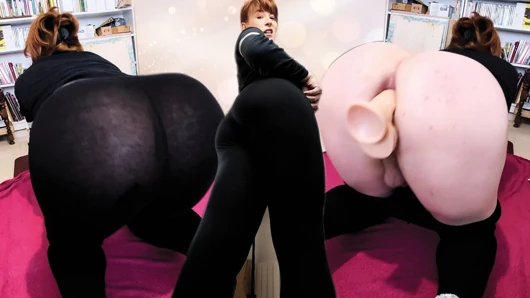 Büyük götlü kızıl saçlı tgirl taytlı anal