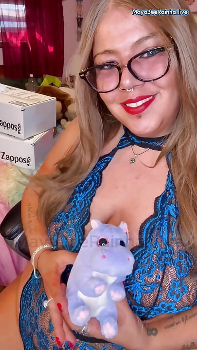 Brazilian BBW MILF Goddess in Lace Lingerie & Saggy Tits Smoking While Opening Michael Kors Shoes